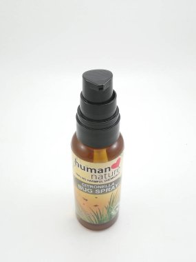 MANILA, PH-OCT 6 - 6 Ekim 2020 tarihinde Manila, Filipinler 'de insan doğası sitronella böcek spreyi.