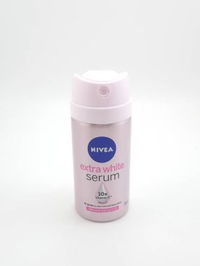 MANILA, PH - OCT 6 - Nivea 6 Ekim 2020 tarihinde Manila, Filipinler 'de fazladan beyaz serum deodorantı.