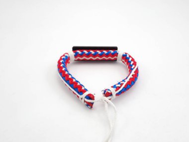 Kırmızı, mavi ve beyaz dokuma sanatı ayarlanabilir bileklik