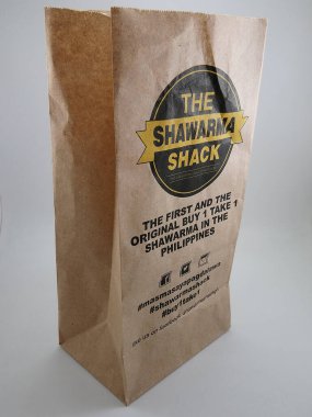 MANILA, PH-OCT 7 - 7 Ekim 2020 'de Manila, Filipinler' de Shawarma Shack kağıt torbası.