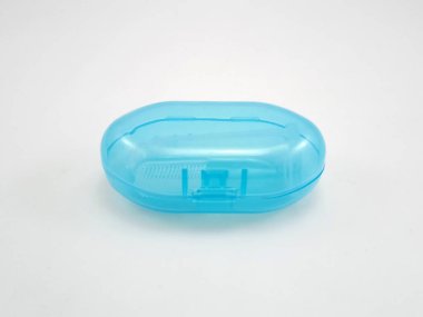 Yeni doğan bebek için diş macunu bakımı yapmak için parmak fırçası