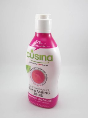 MANILA, PH - OCT 27 - 27 Ekim 2020 tarihinde Manila, Filipinler 'de Cusina doğal antibakteriyel bulaşık deterjanı greyfurt limon tatlısı.