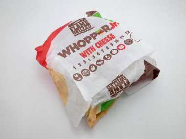 MANILA, PH - 27 Ekim 2020 'de Manila, Filipinler' de Burger King whopper Jr.