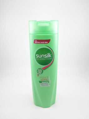 MANILA, PH - OCT 27 - 27 Ekim 2020 'de Manila, Filipinler' de biyotin ve aloe vera şampuanı ile sunsilk.