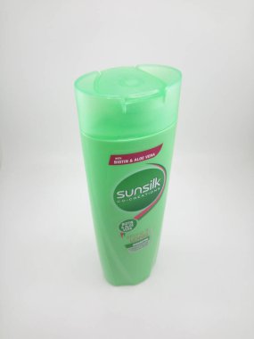 MANILA, PH - OCT 27 - 27 Ekim 2020 'de Manila, Filipinler' de biyotin ve aloe vera şampuanı ile sunsilk.