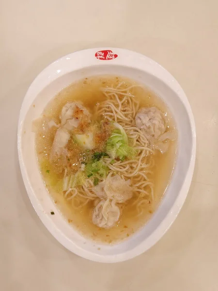 Manila Ekim 2020 Manila Filipinler Wonton Noodle Çorbası Kasesi Boğuluyor — Stok fotoğraf