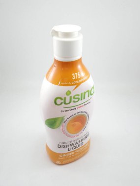 MANILA, PH - OCT 27 - Cusina doğal antibakteriyel bulaşık deterjanı zencefil yuzu kabuğu 27 Ekim 2020 