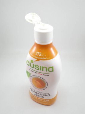 MANILA, PH - OCT 27 - Cusina doğal antibakteriyel bulaşık deterjanı zencefil yuzu kabuğu 27 Ekim 2020 