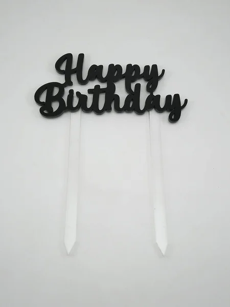 丙烯酸蛋糕配以生日快乐的字眼 — 图库照片