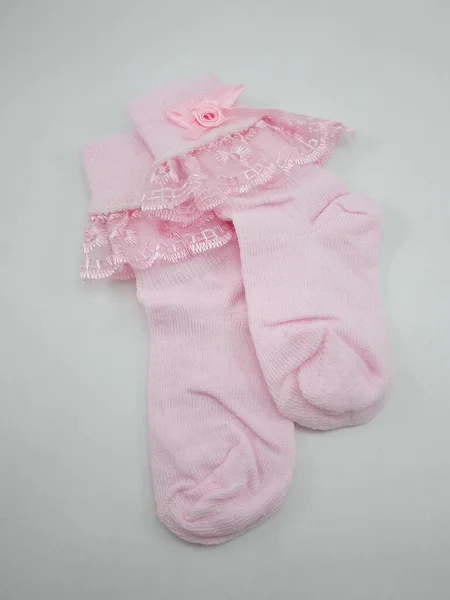 Różowe Skarpetki Dla Dzieci Para Nosić Stopy — Zdjęcie stockowe