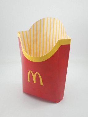 MANILA, PH - 27 Ekim 2020 'de Manila, Filipinler' de McDonalds kızartma kutusu.