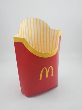 MANILA, PH - 27 Ekim 2020 'de Manila, Filipinler' de McDonalds kızartma kutusu.