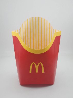 MANILA, PH - 27 Ekim 2020 'de Manila, Filipinler' de McDonalds kızartma kutusu.