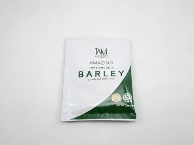 MANILA, PH - 27 - 27 Ekim 2020 'de Filipinler, Manila' da saf organik arpa tozu karışımı.