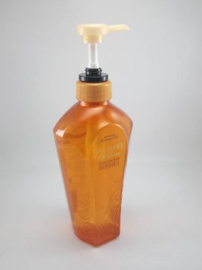 MANILA, PH - 27 Ekim 2020 'de Manila, Filipinler' de Tsubaki petrolüne ek saç kremi.