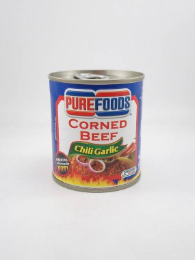 MANILA, PH - 27 Ekim 2020 'de Manila, Filipinler' de sığır eti konservesi konservesi.