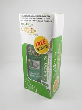 MANILA, PH - OCT 27 - 27 Ekim 2020 tarihinde Filipinler, Manila 'da yatıştırıcı yağlı ekstra saf hindistan cevizi yağı.