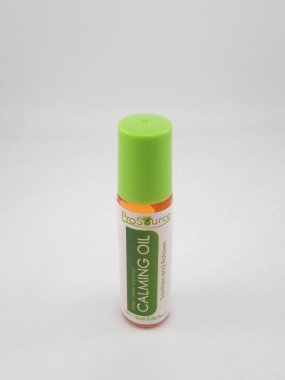 MANILA, PH - 27 Ekim 2020 tarihinde Filipinler, Manila 'da ekstra saf hindistan cevizi yağı süpürücü.