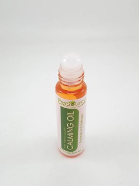 MANILA, PH - 27 Ekim 2020 tarihinde Filipinler, Manila 'da ekstra saf hindistan cevizi yağı süpürücü.