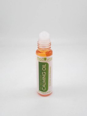 MANILA, PH - 27 Ekim 2020 tarihinde Filipinler, Manila 'da ekstra saf hindistan cevizi yağı süpürücü.