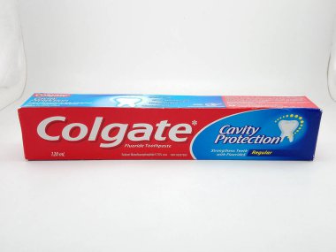 MANILA, PH - OCT 27 - Colgate florür diş macunu düzenli olarak 27 Ekim 2020, Manila, Filipinler.