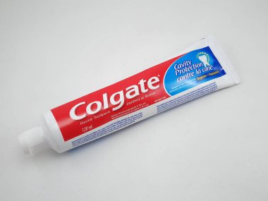 MANILA, PH - OCT 27 - Colgate florür diş macunu düzenli olarak 27 Ekim 2020, Manila, Filipinler.