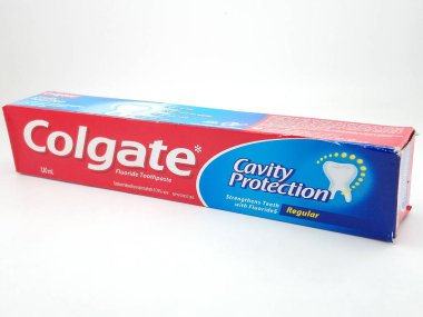 MANILA, PH - OCT 27 - Colgate florür diş macunu düzenli olarak 27 Ekim 2020, Manila, Filipinler.