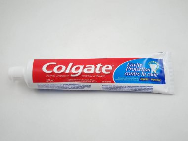 MANILA, PH - OCT 27 - Colgate florür diş macunu düzenli olarak 27 Ekim 2020, Manila, Filipinler.