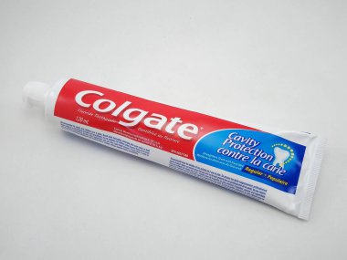 MANILA, PH - OCT 27 - Colgate florür diş macunu düzenli olarak 27 Ekim 2020, Manila, Filipinler.