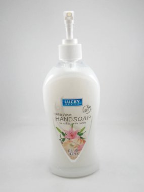 MANILA, PH - 27 Şanslı süper yumuşak beyaz inci el sabunu 27 Ekim 2020, Manila, Filipinler.