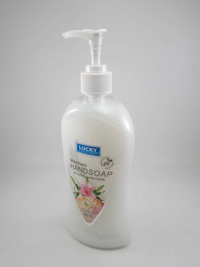 MANILA, PH - 27 Şanslı süper yumuşak beyaz inci el sabunu 27 Ekim 2020, Manila, Filipinler.