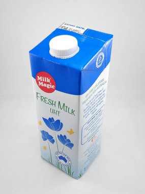 MANILA, PH - OCT 27 - Süt büyüsü 27 Ekim 2020 tarihinde Manila, Filipinler 'de taze süt.