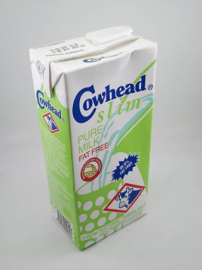 MANILA, PH - OCT 27 - Manila, Filipinler 'de 27 Ekim 2020 tarihinde Cowhead Slim taze süt.