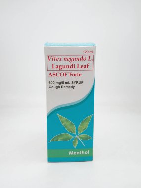 MANILA, PH - OCT 27 - Vitex negundo lagundi leaf Ascof forte forte öksürük şurubu tedavisi 27 Ekim 2020 'de Manila, Filipinler' de.