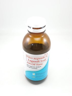 MANILA, PH - OCT 27 - Vitex negundo lagundi leaf Ascof forte forte öksürük şurubu tedavisi 27 Ekim 2020 'de Manila, Filipinler' de.