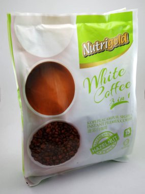 MANILA, PH - OCT 27 - Nutrigold white Coffee 3 in 1 fındık aromalı 27 Ekim 2020, Manila, Filipinler.