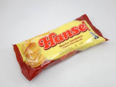 MANILA, PH - OCT 27 - Hansel mocha sandviç kreması 27 Ekim 2020 tarihinde Manila, Filipinler 'de bisküvi doldurdu.