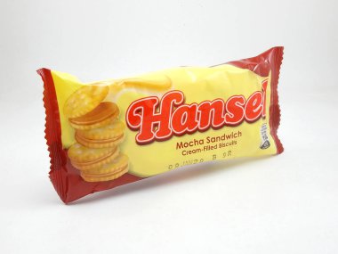 MANILA, PH - OCT 27 - Hansel mocha sandviç kreması 27 Ekim 2020 tarihinde Manila, Filipinler 'de bisküvi doldurdu.