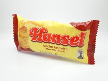 MANILA, PH - OCT 27 - Hansel mocha sandviç kreması 27 Ekim 2020 tarihinde Manila, Filipinler 'de bisküvi doldurdu.