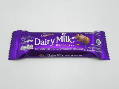 MANILA, PH - 27 Ekim 2020 tarihinde Manila, Filipinler 'de Cadbury sütlü çikolatası.