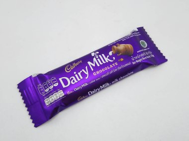 MANILA, PH - 27 Ekim 2020 tarihinde Manila, Filipinler 'de Cadbury sütlü çikolatası.
