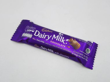 MANILA, PH - 27 Ekim 2020 tarihinde Manila, Filipinler 'de Cadbury sütlü çikolatası.