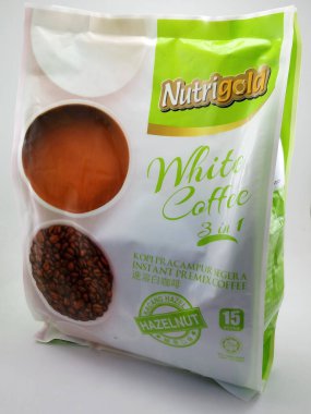 MANILA, PH - OCT 27 - Nutrigold white Coffee 3 in 1 fındık aromalı 27 Ekim 2020, Manila, Filipinler.