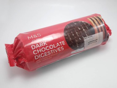 QUEZON CITY, NOV 10 - Marks and Spencer koyu çikolata sindirimi 10 Kasım 2020 'de Quezon City, Filipinler' de.