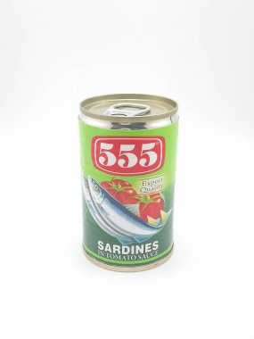 QUEZON ŞEHRİ, 10 Kasım 2020 'de Filipinler' in Quezon şehrinde domates sosu içinde 555 sardalya.