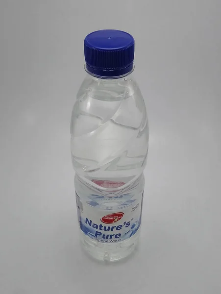 Quezon City Nov Robinsons Supermarket Natures Pure Mineral Water Bottle — Stock Fotó