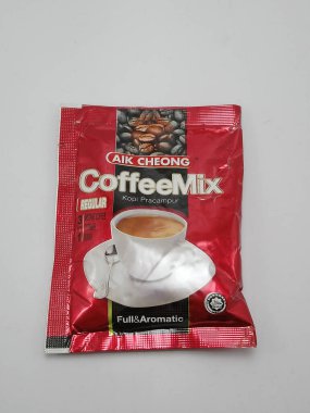 QUEZON ŞEHRİ - 24 Kasım 2020 'de Quezon City, Filipinler' de Aik Cheong kahvesi dolu ve aromatik.