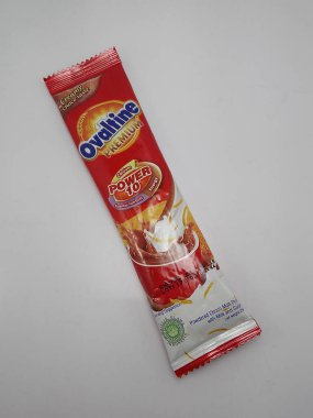 QUEZON CITY - NOV 24 - Ovaltine premium creamy choco tat 24 Kasım 2020 Quezon City, Filipinler.