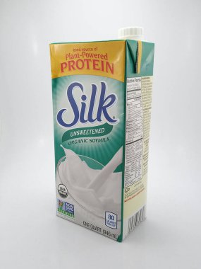 QUEZON ŞEHRİ - 24 Kasım 2020 tarihinde Filipinler 'in Quezon şehrinde İpek tatlandırılmamış organik soya sütü.