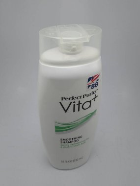 QUEZON CITY - NOV 24 - Mükemmel saflık vita artı pürüzsüz şampuan 24 Kasım 2020 Quezon City, Filipinler.